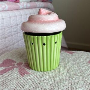 Scentsy cupcake warmer